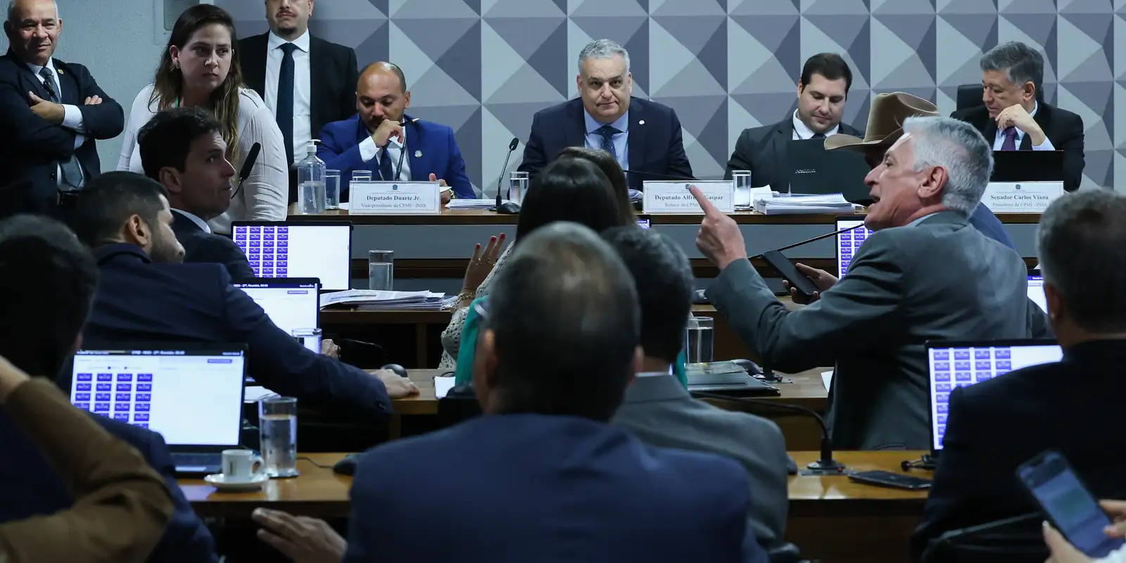 CPMI do INSS aprova dois pedidos de prisão preventiva