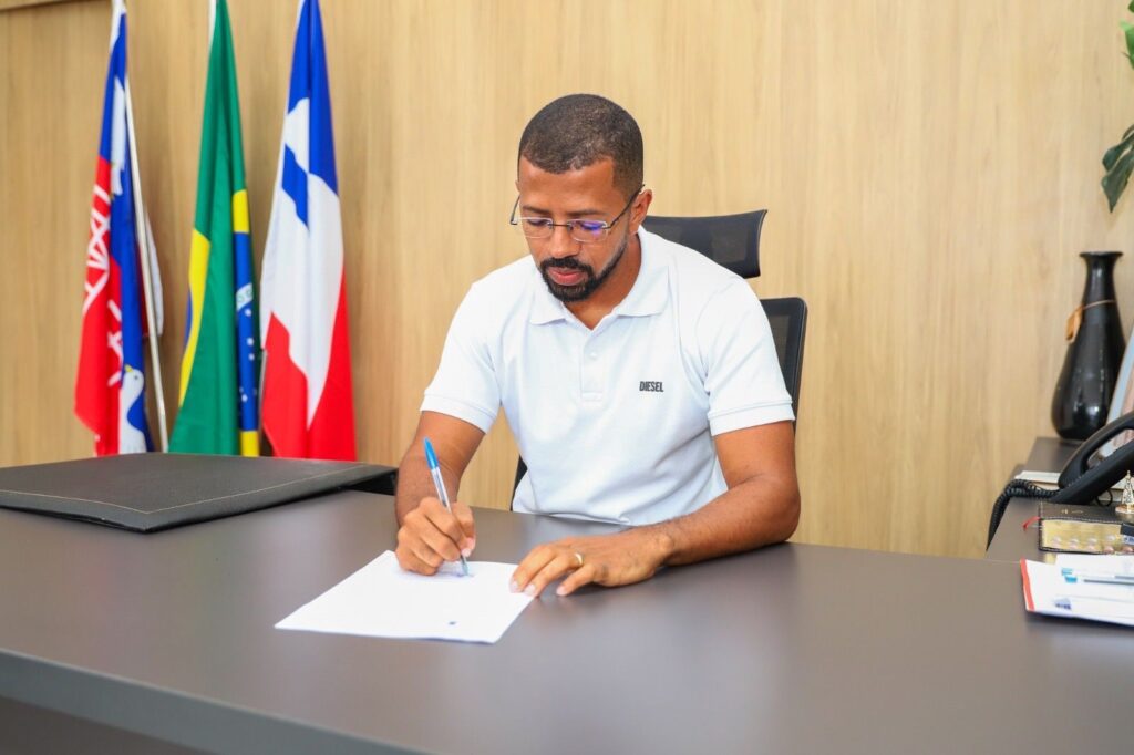 Candeias: Prefeito Eriton lança programa de incentivo fiscal eliminando juros e multas em até 100%