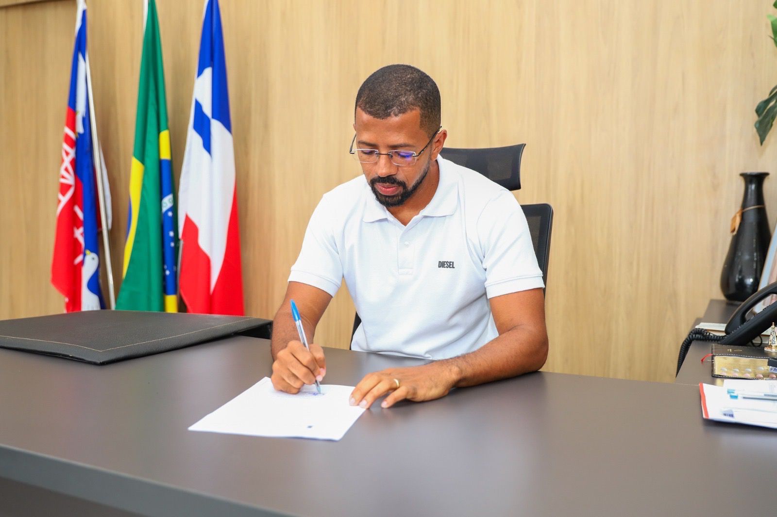 Candeias: Prefeito Eriton lança programa de incentivo fiscal eliminando juros e multas em até 100%