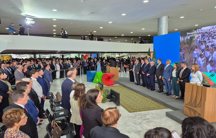 DEPOIS DE REUNIÃO EM BRASÍLIA, AUGUSTO CASTRO ANUNCIA R$ 31 MILHÕES DO NOVO PAC PARA OBRAS
