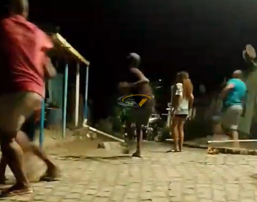 EXCLUSIVO: Homem tenta separar briga de mulheres e é esfaqueado em Ibicaraí no sul da Bahia; veja video