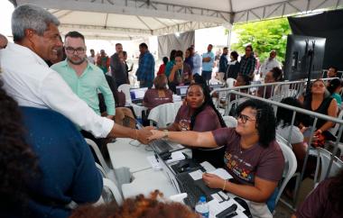 Em Vitória da Conquista, Jerônimo Rodrigues acompanha atendimentos no segundo dia da Feira Saúde Mais Perto | SECOM