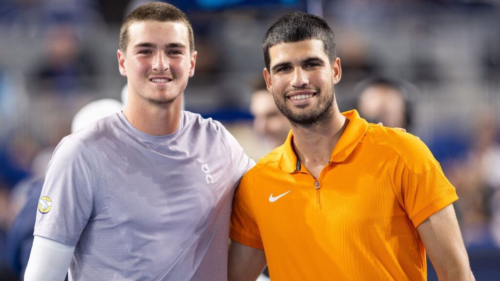 Carlos Alcaraz e João Fonseca se enfrentarão em São Paulo em dezembro de 2026