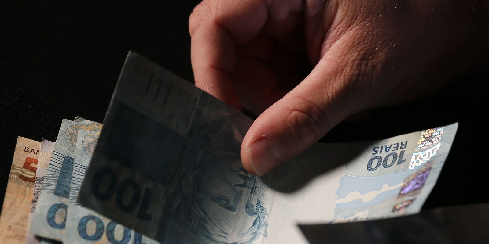 Cerca de 95,3 milhões de pessoas recebem 2ª parcela do décimo terceiro