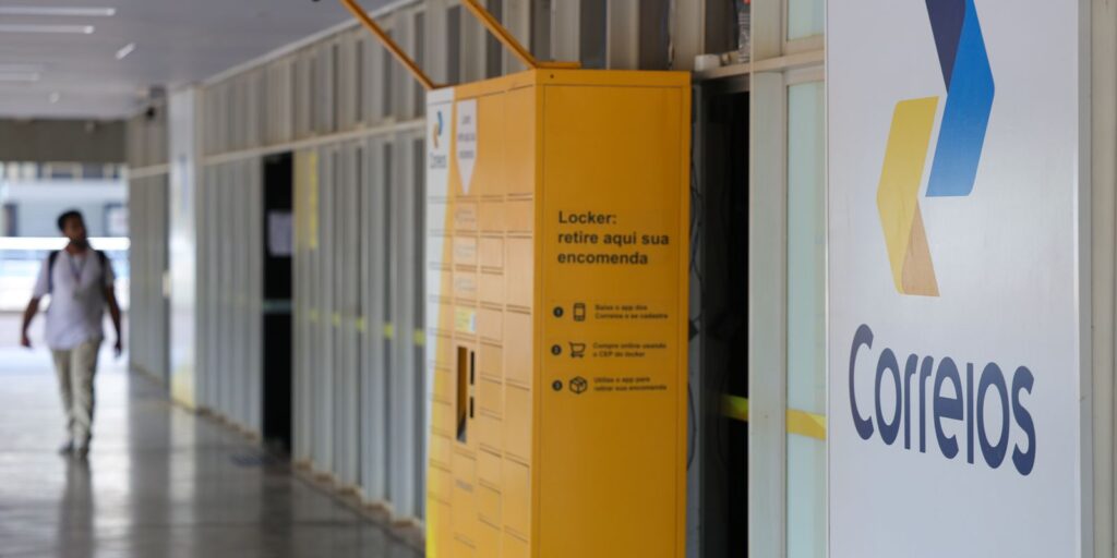 Correios estuda abrir capital e faz empréstimo de R$ 12 bi com bancos 