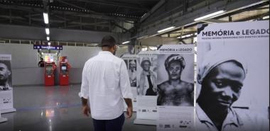 Dezembro dos Direitos Humanos: Exposição fotográfica “Memória e Legado” permanece aberta ao público na Estação de Metrô da Rodoviária | SECOM