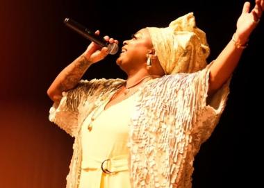 Feira Baiana de Agricultura Familiar apresenta show gratuito de Paula Sanffer, neste domingo (14) | SECOM