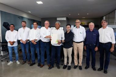 Governador se reúne com representantes da Cooperfarms e discute projeto agroindustrial para o Oeste