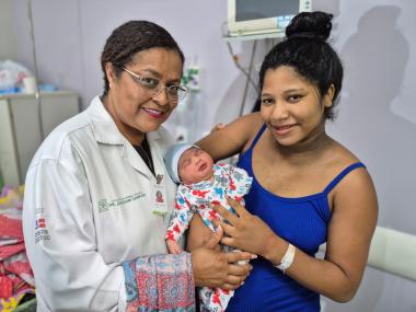Mãe de primeira viagem tem bebê com mais de 4 kg em parto natural no Hospital Materno-Infantil de Ilhéus