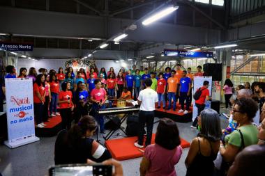 Natal Musical: coral do Neojiba encanta o público da Estação Rodoviária do Metrô | SECOM