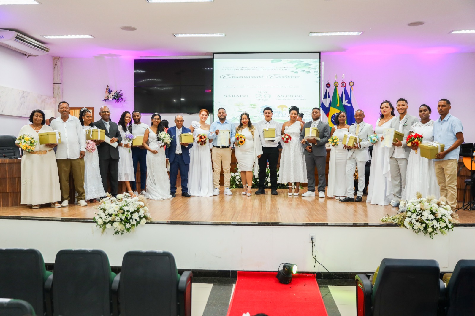 O amor está no ar! Casais oficializam união civil em cerimônia coletiva do judiciário