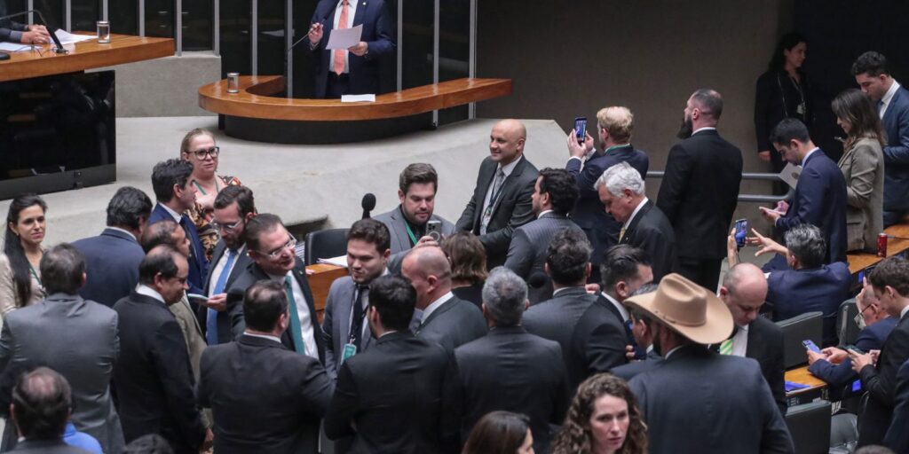 PL da Dosimetria beneficia criminosos comuns, dizem especialistas