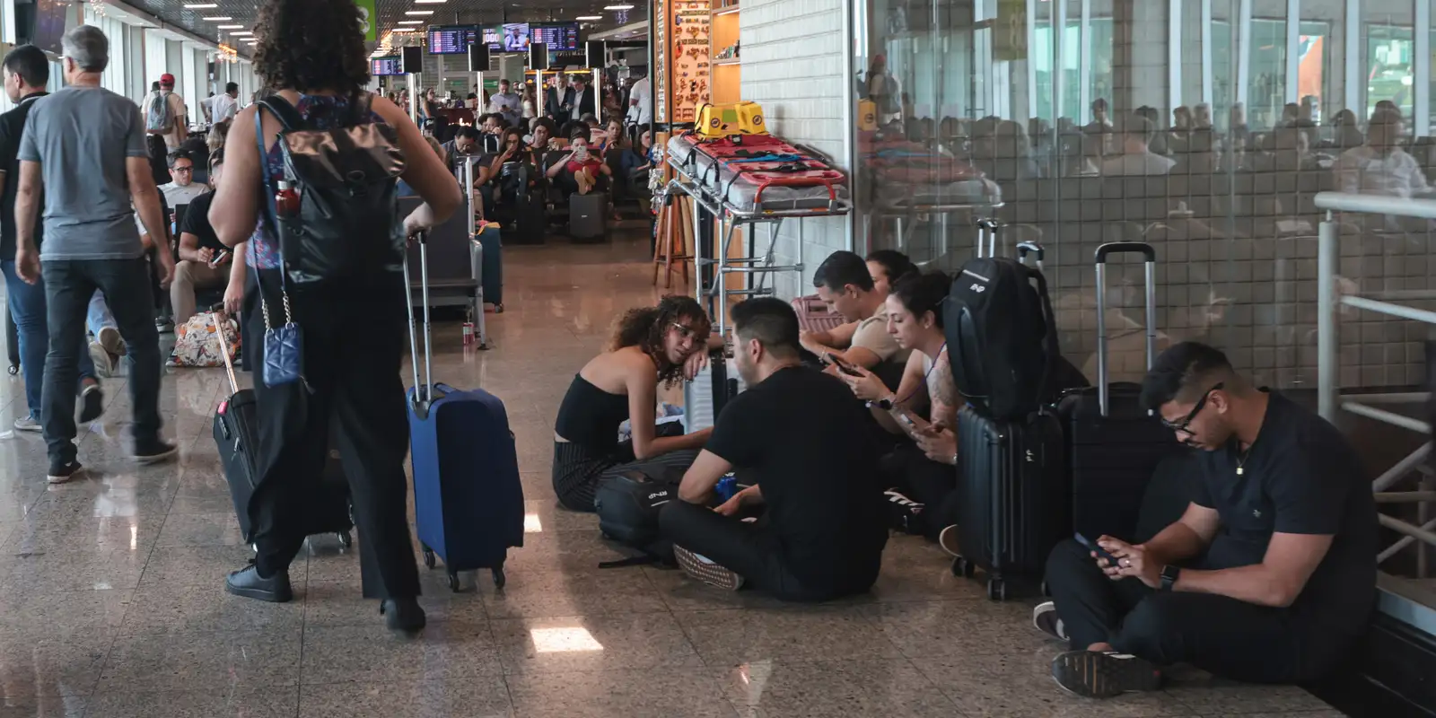Passageiros de Congonhas relatam cansaço e falta de suporte de aéreas