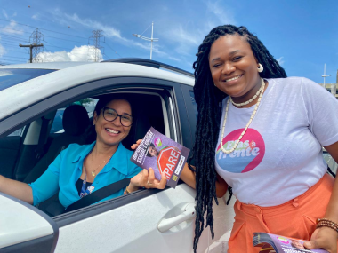 SPM e Detran fazem blitz educativa em dia de mobilização nacional por respeito às mulheres nos transportes públicos