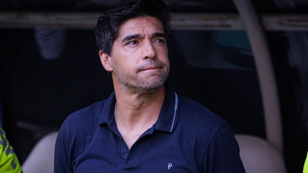 Abel faz pedido inusitado à FPF e cutuca até Flamengo: 'Ninguém que briga por título faz o que o Palmeiras faz'
