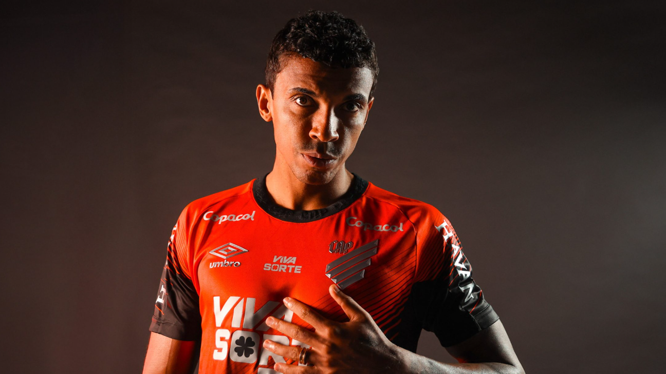 Athletico-PR anuncia contratação de Luiz Gustavo, ex-São Paulo