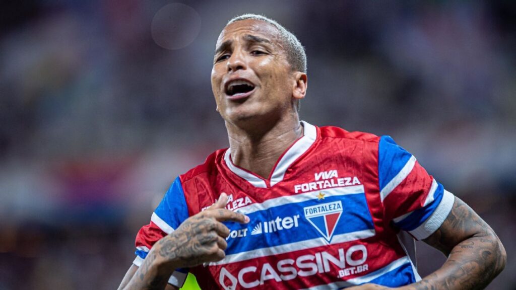 Deyverson é anunciado pela LDU, do Equador, após deixar o Fortaleza