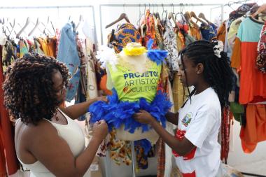 Férias na Escola: Colégios estaduais recebem estudantes para oficinas de arte, empreendedorismo e práticas esportivas