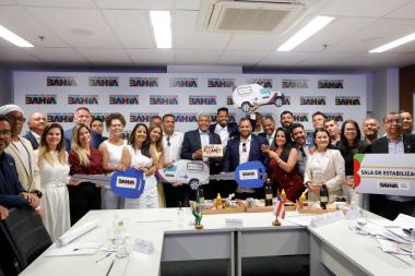 Governador e prefeito discutem obras e projetos para Santa Cruz da Vitória | SECOM