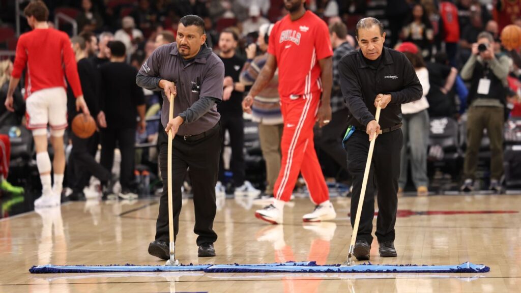 Partida entre Chicago Bulls e Miami Heat é adiada na NBA por umidade excessiva na quadra