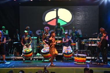 Praça das Artes Mestre Neguinho do Samba abre temporada de verão com ensaio do Cortejo Afro | SECOM