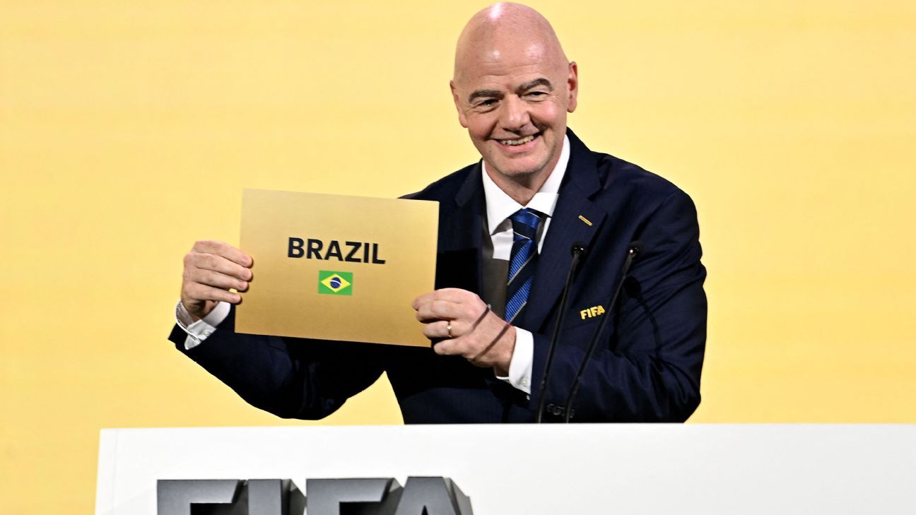 Reunião de Lula com Infantino tem presença de Carlo Ancelotti e pedido por Mundial de Clubes no Brasil em 2029