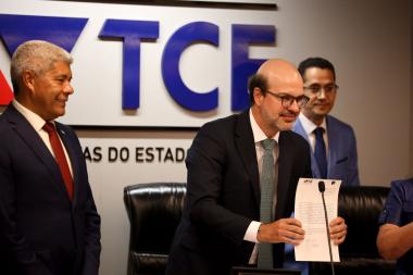TCE-BA empossa nova Mesa Diretora para o biênio 2026/2027 | SECOM