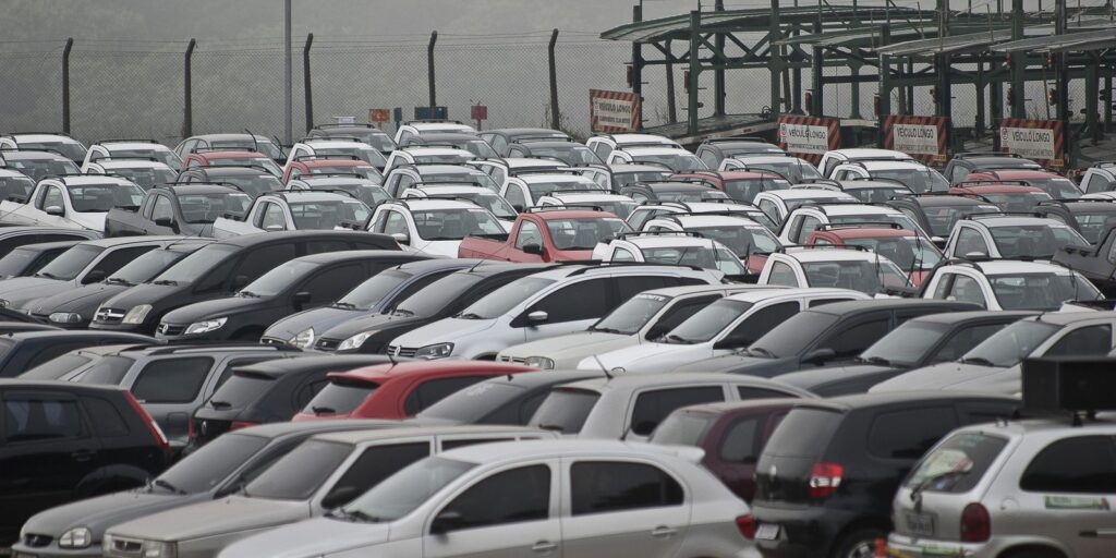 Vendas de automóveis e comerciais leves devem crescer 3% em 2026