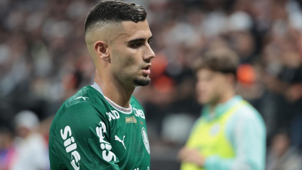 Andreas Pereira 'escapa' de denúncia do TJD por 'catimba' em Corinthians x Palmeiras