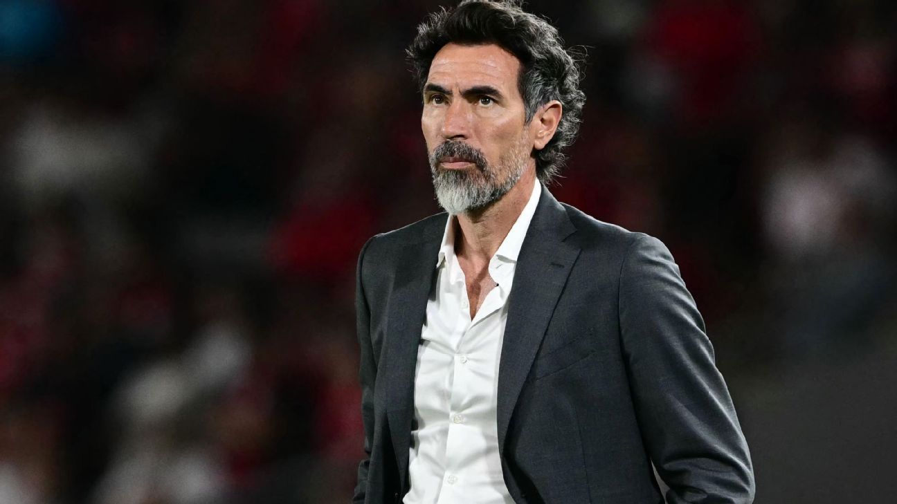 Atlético-MG negocia a contratação do técnico Eduardo Domínguez, do Estudiantes, para vaga de Sampaoli