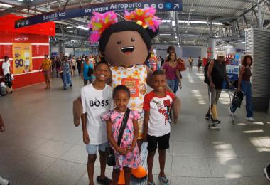 Em ritmo de Carnaval, estações do metrô recebem ações de cuidado e combate à exploração infantil