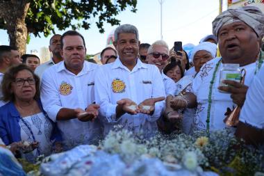 Fé e tradição marcam a Festa de Iemanjá em Salvador