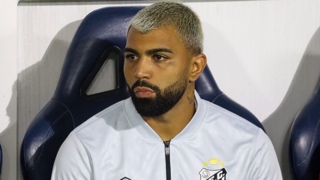 Gabigol diz que Santos tem que 'falar menos e fazer mais' e afirma: 'Não dá para a esperança ser só no Neymar'