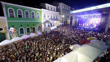 Governador prestigia abertura do Carnaval no Pelô e destaca valorização das manifestações culturais baianas
