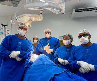 Hospital do Subúrbio realiza cirurgia de escoliose com técnica inédita no Brasil | SECOM