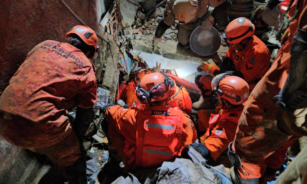 Mulher morre após desabamento de casa no Maracanã, zona norte do Rio