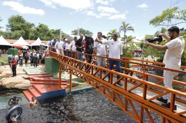 No Carnaval, Governo do Estado entrega pavimentação e viatura em Paramirim | SECOM