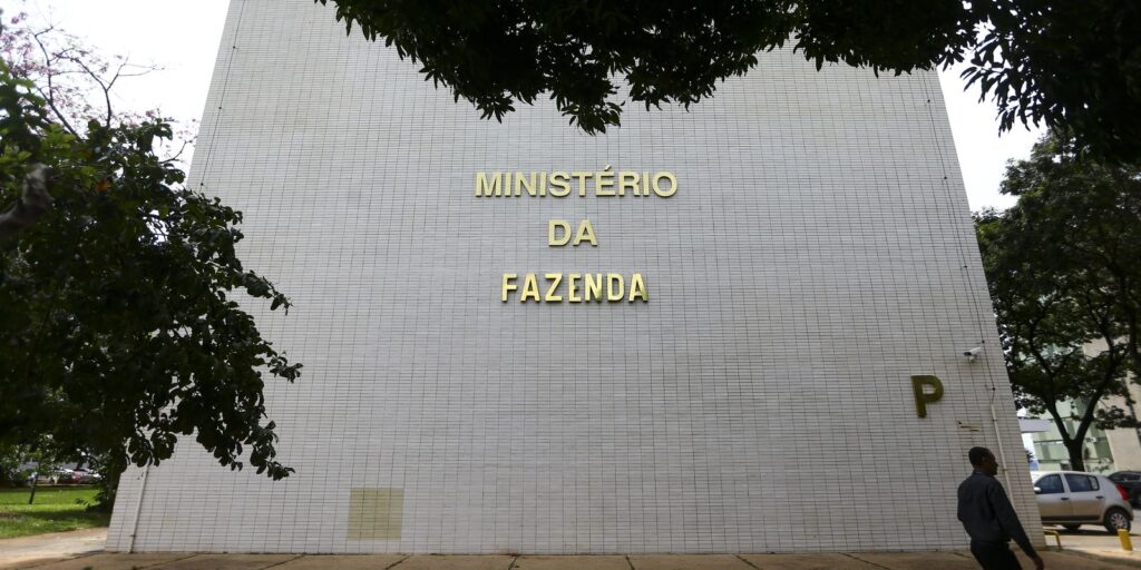 Saída de Haddad do governo depende de reunião entre Lula e Trump