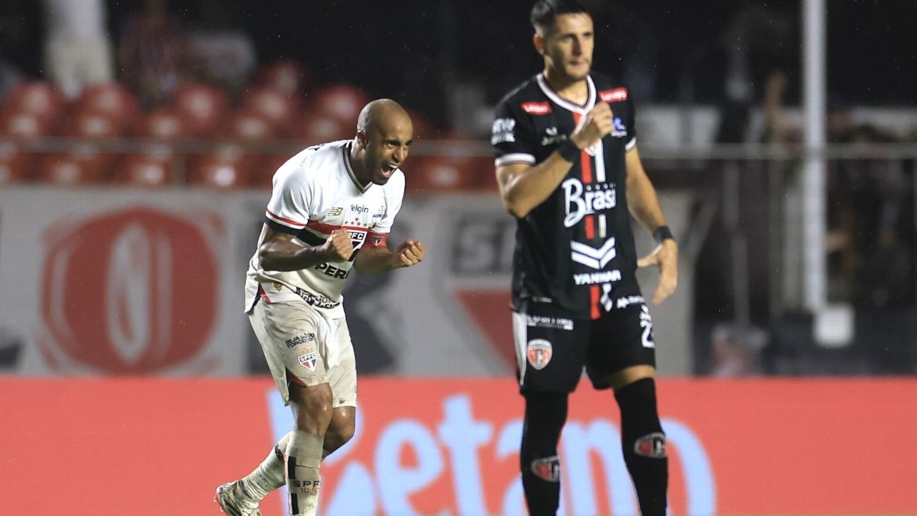 São Paulo flerta com vexame, mas vira com Lucas e Calleri decisivos e entra no G-8 do Paulistão
