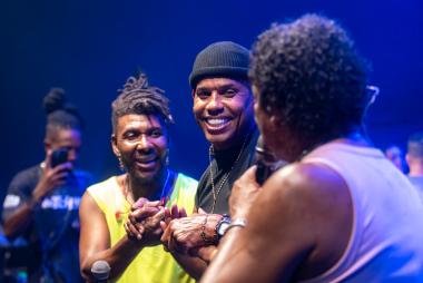 Teatro e música movimentaram os largos do Pelourinho nesta quarta (4); Espetáculo Chame Gente, Bellô Veloso e É o Tchan foram algumas das atrações   O Pelourinho foi palco, nesta quarta-feira (4), de uma noite marcada pela diversidade e pela celebração