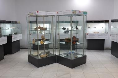 51 anos MGB: Coleção de 74 meteoritos passam a fazer parte do acervo do Museu Geológico da Bahia | SECOM