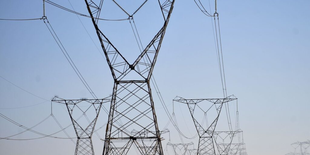 Aneel leiloa cinco lotes de linhas de transmissão de energia
