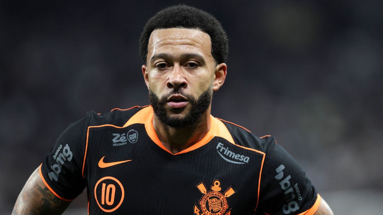 Bastidores: Corinthians vê 'pacote Memphis Depay' custando R$ 7 milhões mensais e só pensa em renovação com redução