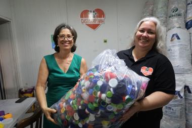 Estado doou 967 quilos de tampas plásticas para projeto de castração de animais de rua