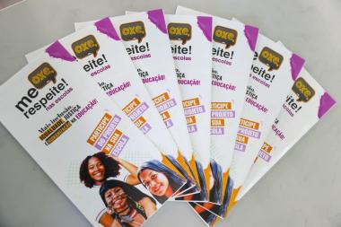 Estudantes de colégio na periferia de Salvador recebem formação em defesa e respeito aos direitos das mulheres | SECOM