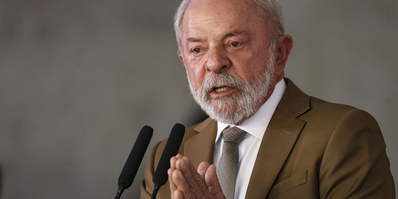 Lula zera imposto e subsidia diesel para conter alta do petróleo