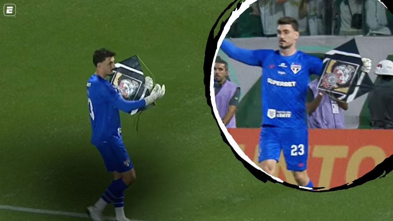 Pipa com símbolo do Corinthians cai no gramado e paralisa Palmeiras x São Paulo