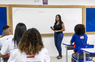 SEC publica lista provisória de profissionais da Educação para mudança do padrão na carreira | SECOM