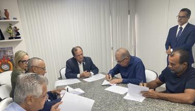 Setur-BA firma convênios para qualificar o turismo em Itaetê e Marcionílio Souza