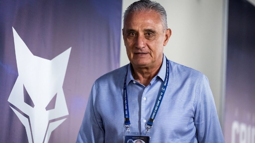 Tite agradece Pedrinho, atletas e torcida em despedida do Cruzeiro: 'Sigo minha caminhada com a mesma convicção de sempre'